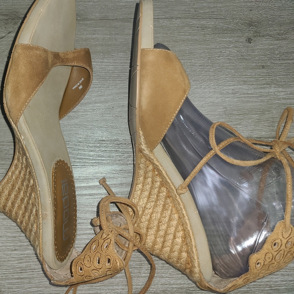 Moda Sandals - Picture 2 of 11